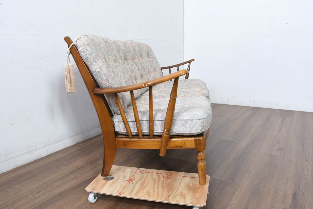 中古　カリモク家具(karimoku)　COLONIAL(コロニアル)シリーズ　クラシカルな佇まいが魅力的な3人掛けソファ(花柄、三人掛け、3Pソファ、トリプルソファ)(R-083242)