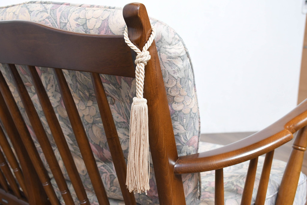 中古　カリモク家具(karimoku)　COLONIAL(コロニアル)シリーズ　クラシカルな佇まいが魅力的な3人掛けソファ(花柄、三人掛け、3Pソファ、トリプルソファ)(R-083242)