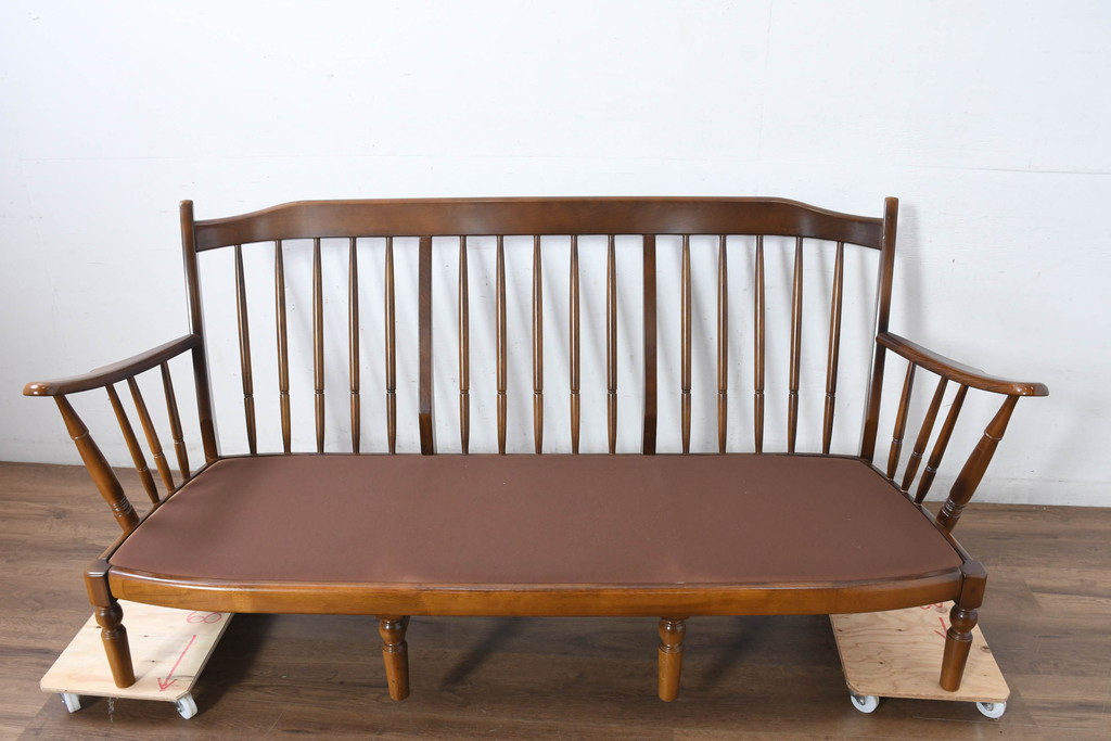 中古　カリモク家具(karimoku)　COLONIAL(コロニアル)シリーズ　クラシカルな佇まいが魅力的な3人掛けソファ(花柄、三人掛け、3Pソファ、トリプルソファ)(R-083242)