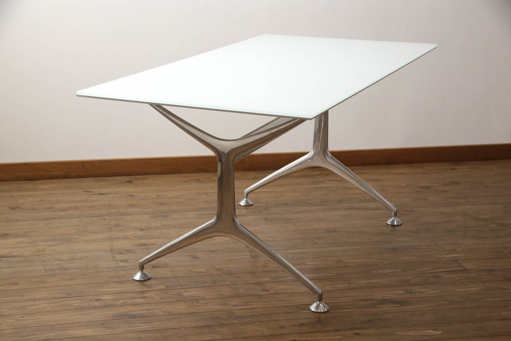 中古　Cassina(カッシーナ)　Alias(アリアス)　FRAMETABLE　ガラス天板　スタイリッシュなデザインが魅力のフレームテーブル(ダイニングテーブル、4人掛け、6人掛け、食卓、デスク、作業台)(R-066878)