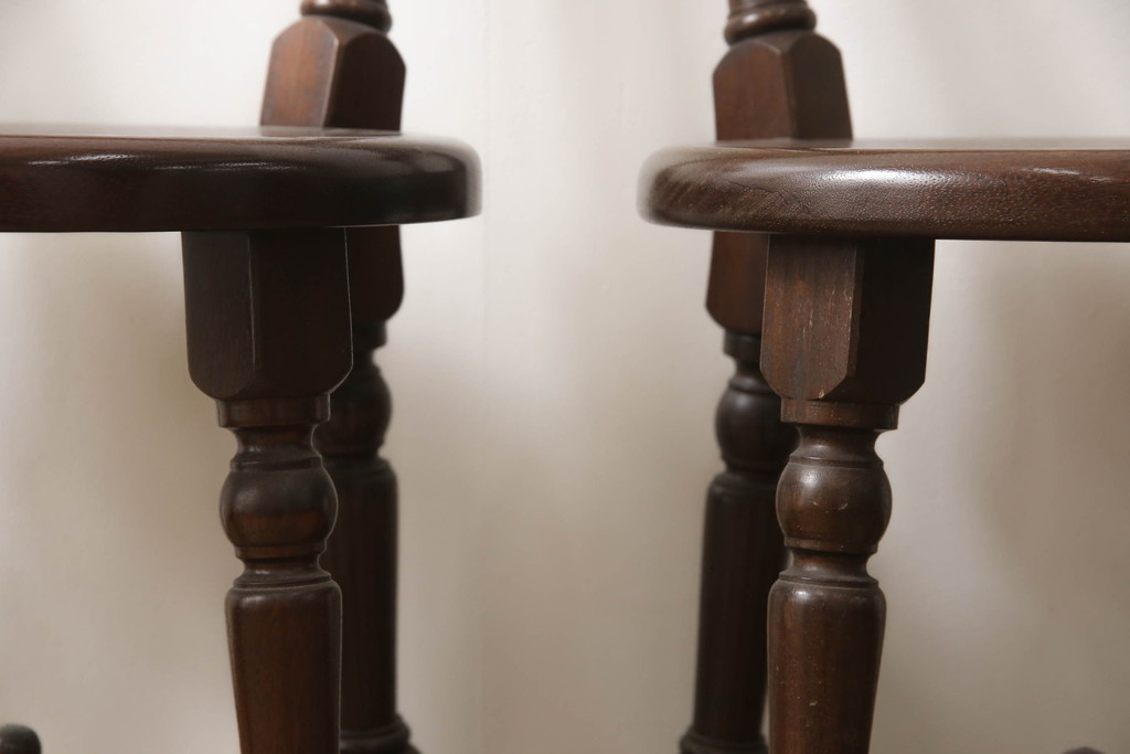 和製ビンテージ　九州民芸家具　凝った意匠が目を惹くシックな佇まいの南京小椅子2脚セット(板座チェア、ダイニングチェア、イス、いす、ヴィンテージ)(R-069968)