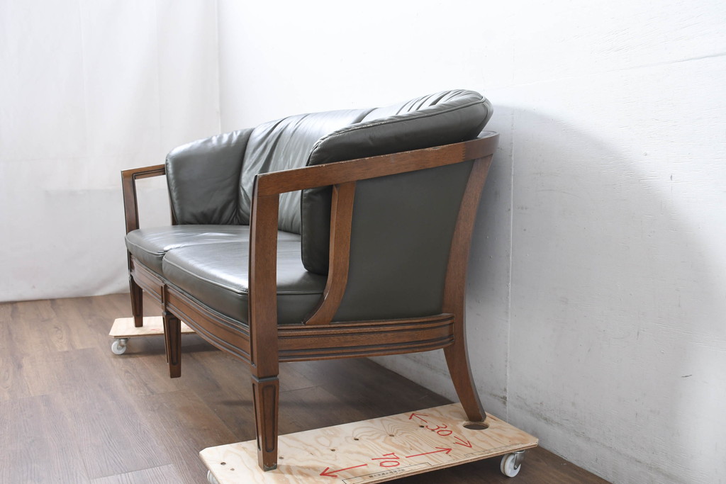 中古　美品!!　maruni(マルニ木工)　地中海ロイヤルシリーズ(ROYAL)　シャルル　本革　クラシカルな雰囲気を持ち洗練されたデザインが魅力のラブシート(レザー、2人掛け、二人掛け、2Pソファ、モスグリーン)(定価約60万円)(R-083243)