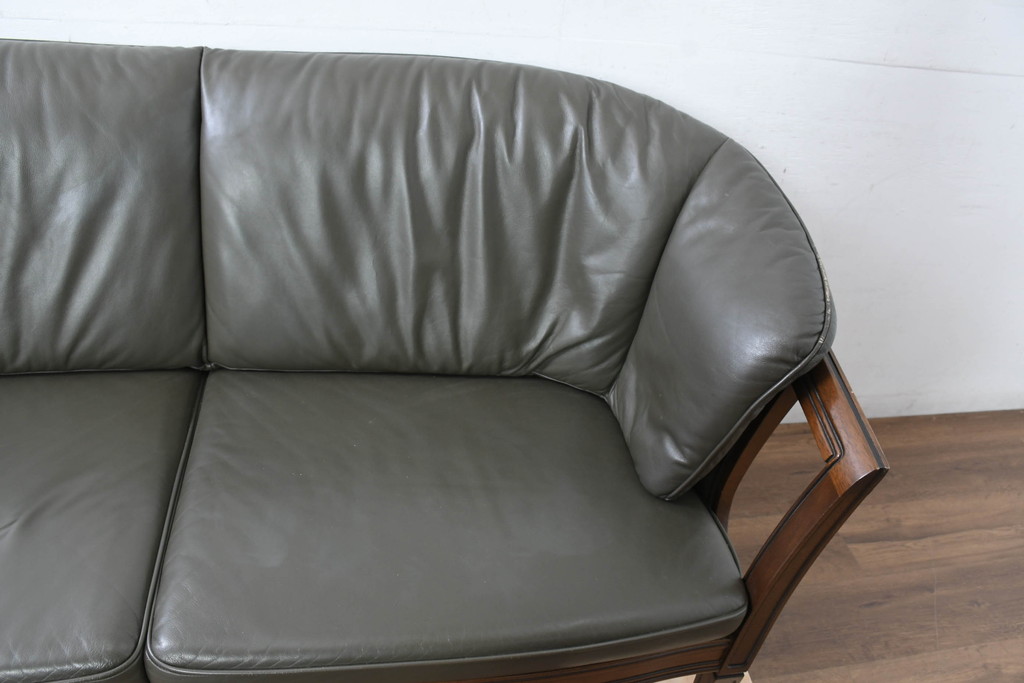 中古　美品!!　maruni(マルニ木工)　地中海ロイヤルシリーズ(ROYAL)　シャルル　本革　クラシカルな雰囲気を持ち洗練されたデザインが魅力のラブシート(レザー、2人掛け、二人掛け、2Pソファ、モスグリーン)(定価約60万円)(R-083243)