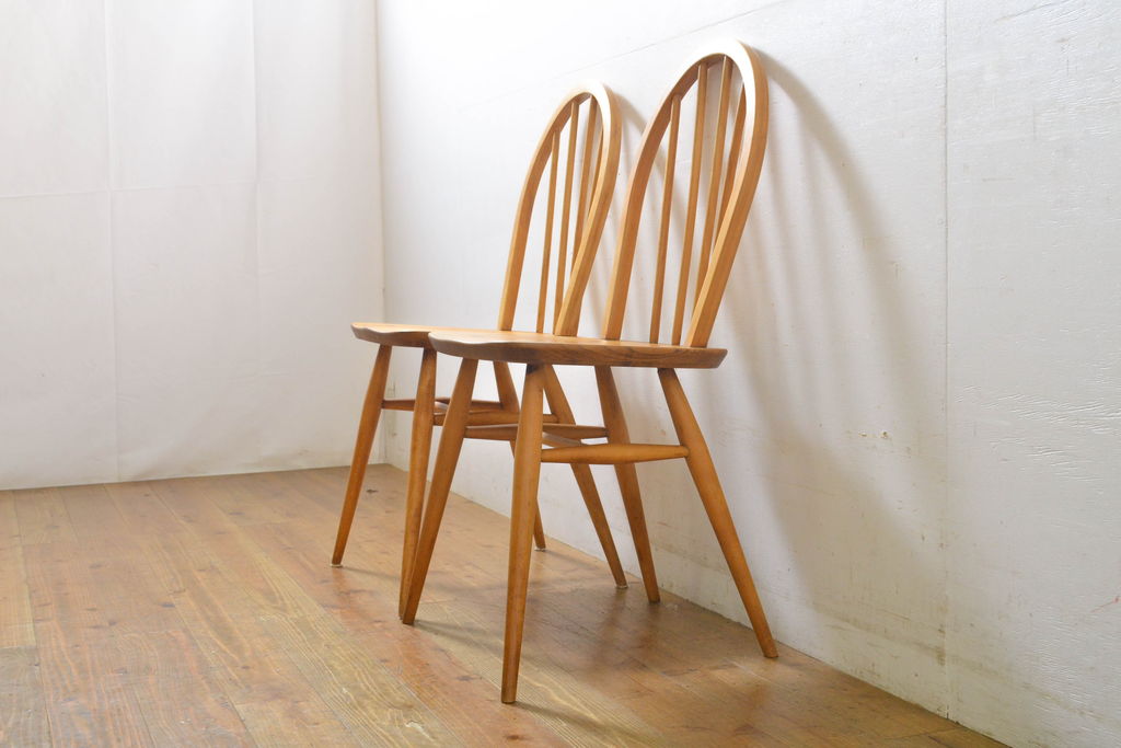 イギリスビンテージ　ERCOL(アーコール)　ナチュラルテイストのお部屋におすすめなフープバックチェア2脚セット(ダイニングチェア、ウィンザーチェア、ワークチェア、板座チェア、椅子、イス、ヴィンテージ、ウインザーチェア)(R-062206)