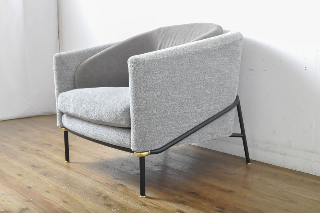 中古　イタリア　ミノッティ(Minotti)　フィルノワール(FIL NOIR)　洗練されたシルエットが美しいアームチェア(定価約70万円)(一人掛けソファ、1人掛け、イス)(R-061394)