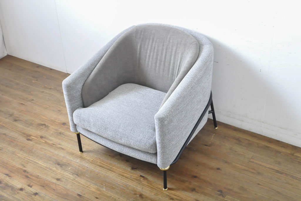 中古　イタリア　ミノッティ(Minotti)　フィルノワール(FIL NOIR)　洗練されたシルエットが美しいアームチェア(定価約70万円)(一人掛けソファ、1人掛け、イス)(R-061394)