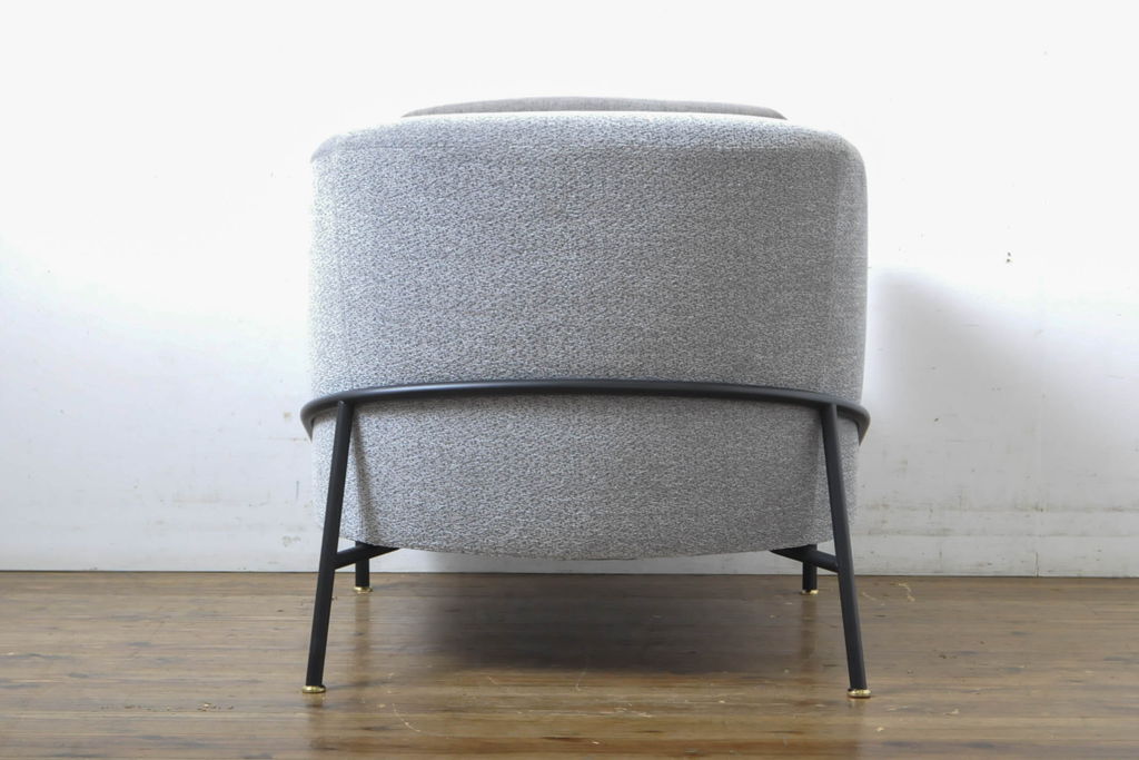 中古　イタリア　ミノッティ(Minotti)　フィルノワール(FIL NOIR)　洗練されたシルエットが美しいアームチェア(定価約70万円)(一人掛けソファ、1人掛け、イス)(R-061394)