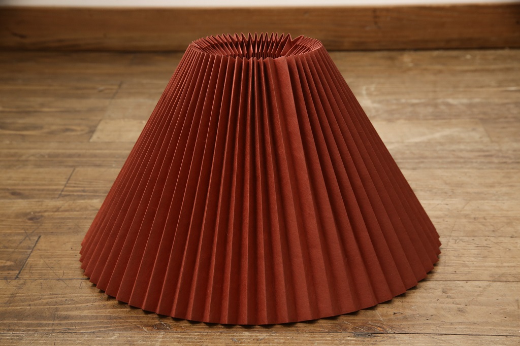 中古　美品　松本民芸家具　赤色の和紙傘が情緒溢れるA型スタンド(シェード、テーブルスタンド、卓上照明、テーブルライト)(R-058552)