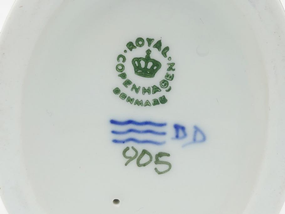 デンマーク　ROYAL COPENHAGEN(ロイヤルコペンハーゲン)　905　木を削る少年　どの角度から見ても精巧かつ美しいフィギュリン(置物、オブジェ)(R-062270)