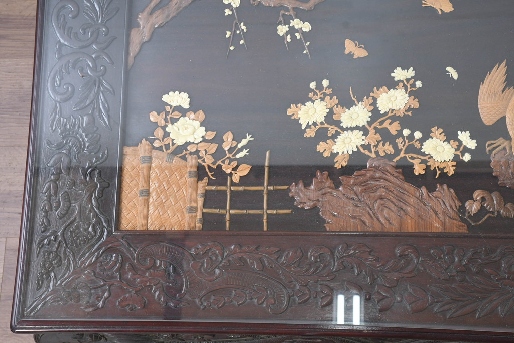 中古　超美品　民芸家具　総紫檀(シタン)彫刻　花鳥図と龍の総彫りが高級感たっぷりなガラス天板付き座卓(ローテーブル、センターテーブル、リビングテーブル)(R-083418)