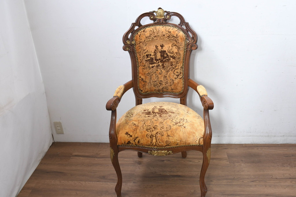 中古　美品　高級輸入家具エクセレンテ取り扱い　ウォールナットXゴールド　バロッコ(バロック)　繊細な彫刻が施された装飾が優雅な雰囲気を醸し出すアームチェア(サロンチェア、椅子、イス、バラ売り可能)(定価4脚で約49万円)(R-083247)