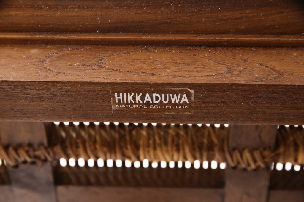 中古　希少な絶版品!　美品　アジアン家具　ヒッカドゥワ(HIKKA DUWA)　チーク材　シンプルな縦型飾り棚(オープンラック、オープンシェルフ)(R-058369)