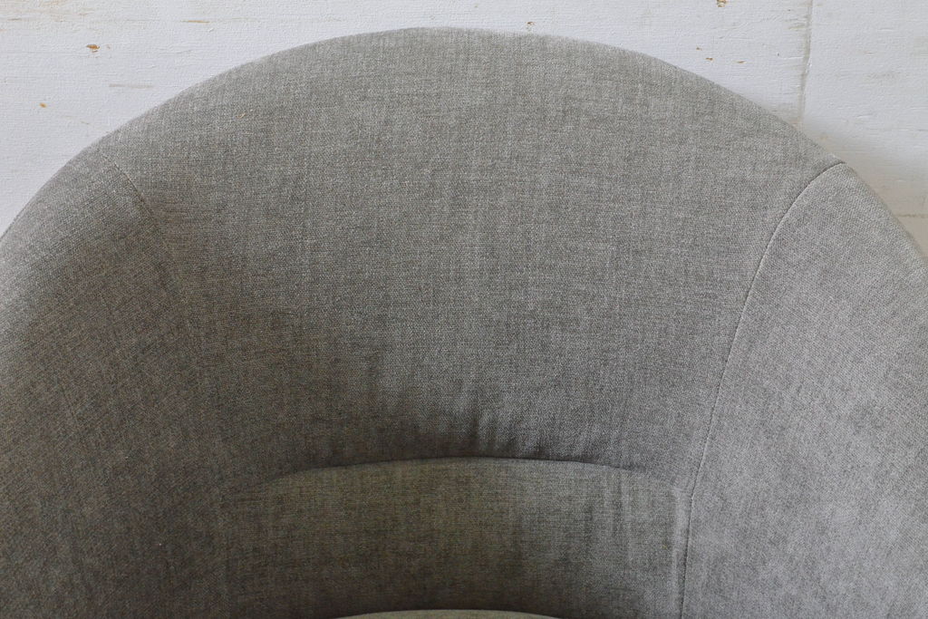 中古　超美品　イタリア　ミノッティ(Minotti)　シンプルモダンなデザインが美しい回転式ダイニングチェア(定価35万円)(回転イス、椅子)(R-061465)