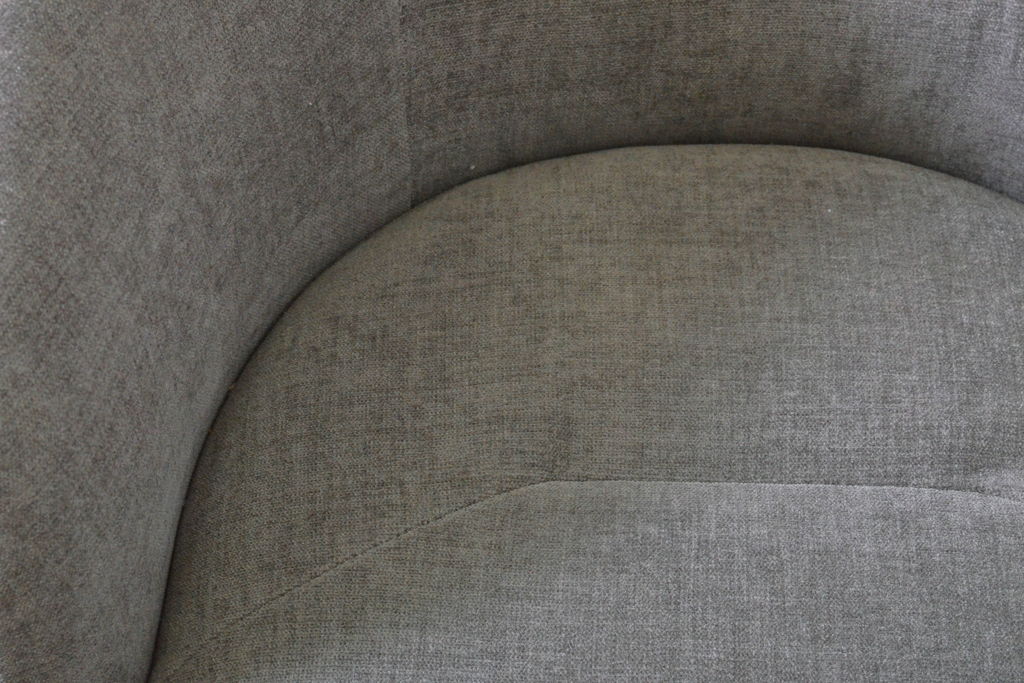 中古　超美品　イタリア　ミノッティ(Minotti)　シンプルモダンなデザインが美しい回転式ダイニングチェア(定価35万円)(回転イス、椅子)(R-061465)