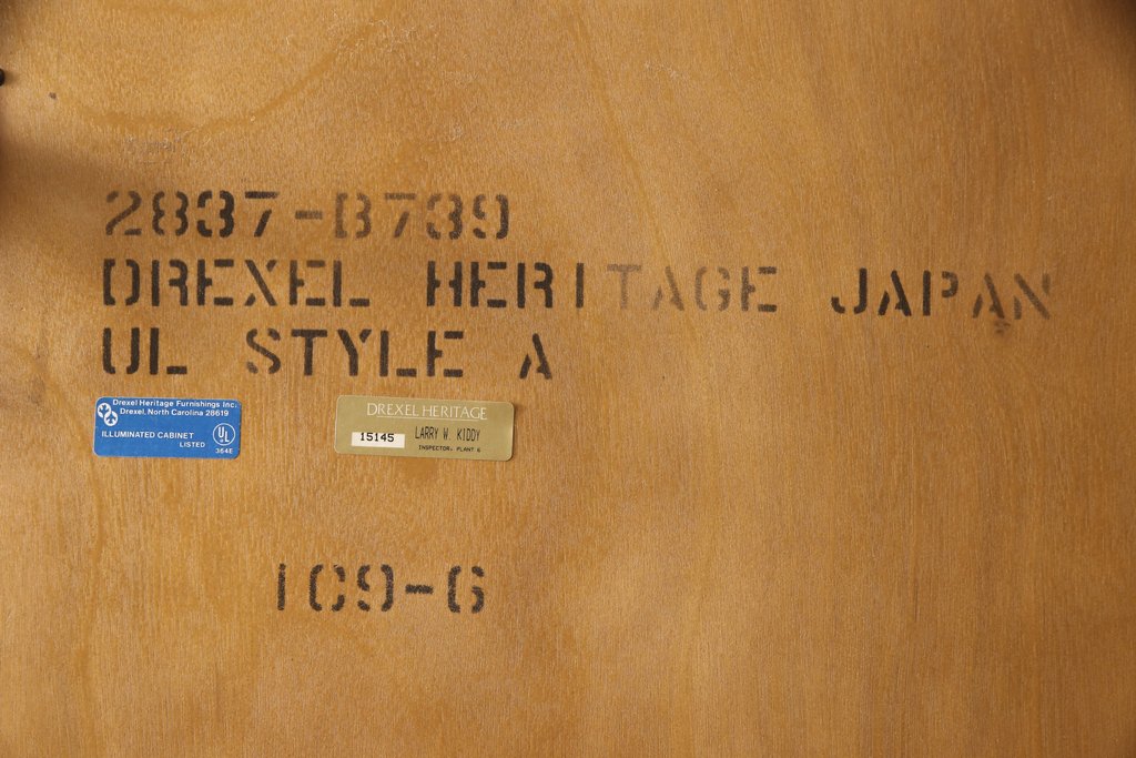 中古　美品　DREXEL HERITAGE(ドレクセルヘリテイジ)　品のある佇まいが魅力的なキュリオケース(定価約62万円)(飾り棚、ガラスケース、ショーケース、キャビネット、陳列棚)(R-058371)