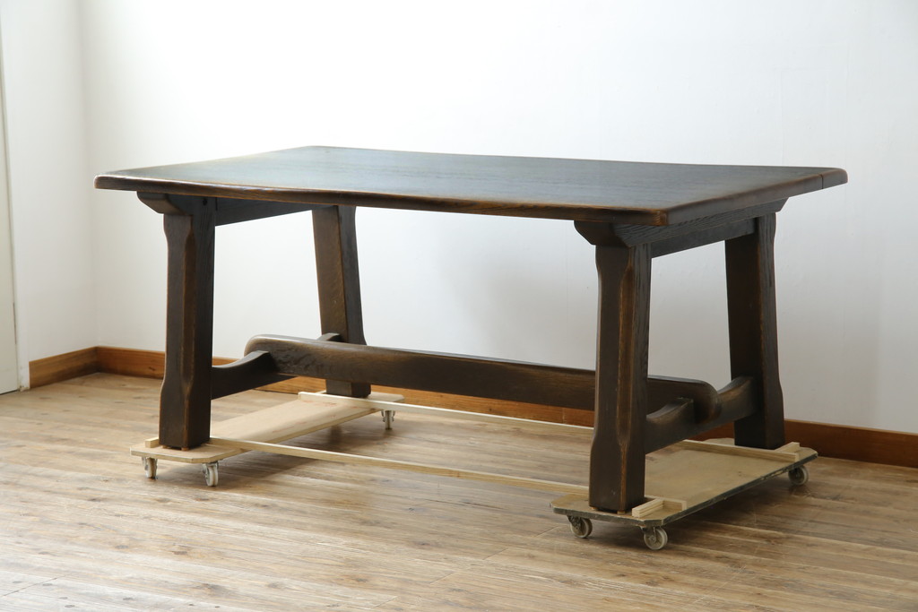中古　美品　飛騨産業　キツツキ　PROVINCIAL(プロヴィンシャル・プロビンシャル)シリーズ　P31　オーク材　どっしりとした堅牢なつくりと素朴な佇まいが魅力のタバーンテーブル(ダイニングテーブル、4人掛け、6人掛け、食卓、作業台)(R-083318)