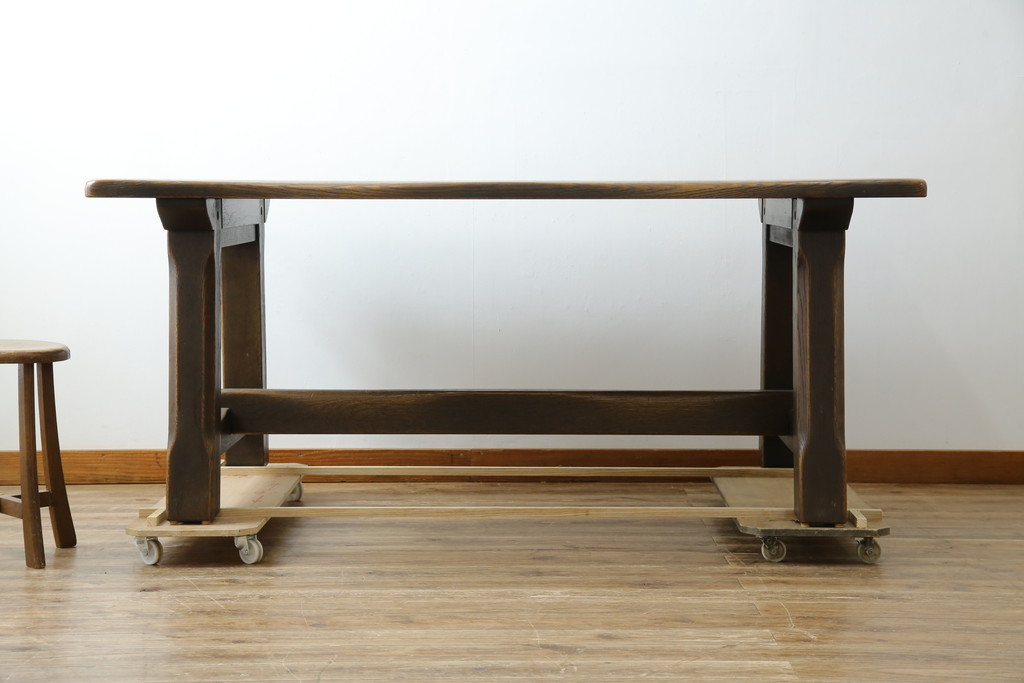 中古　美品　飛騨産業　キツツキ　PROVINCIAL(プロヴィンシャル・プロビンシャル)シリーズ　P31　オーク材　どっしりとした堅牢なつくりと素朴な佇まいが魅力のタバーンテーブル(ダイニングテーブル、4人掛け、6人掛け、食卓、作業台)(R-083318)