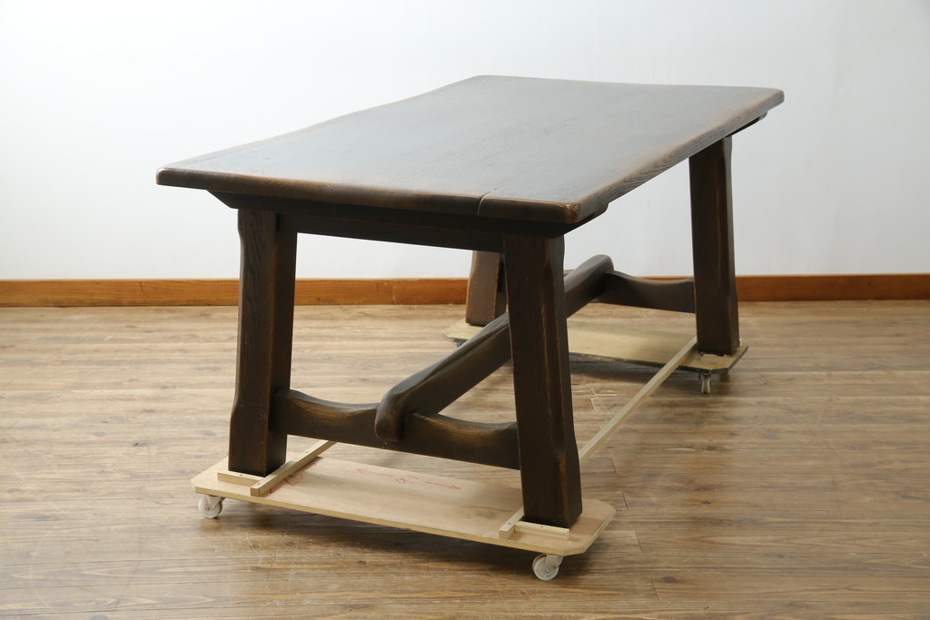 中古　美品　飛騨産業　キツツキ　PROVINCIAL(プロヴィンシャル・プロビンシャル)シリーズ　P31　オーク材　どっしりとした堅牢なつくりと素朴な佇まいが魅力のタバーンテーブル(ダイニングテーブル、4人掛け、6人掛け、食卓、作業台)(R-083318)