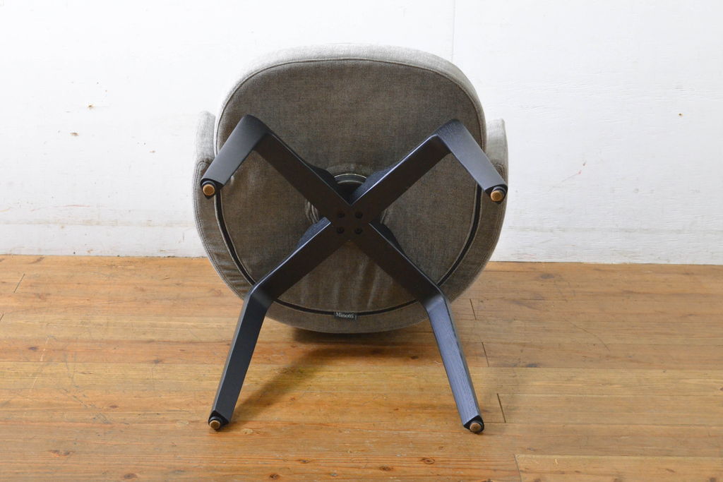中古　超美品　イタリア　ミノッティ(Minotti)　シンプルモダンなデザインが美しい回転式ダイニングチェア(定価35万円)(回転イス、椅子)(R-061467)