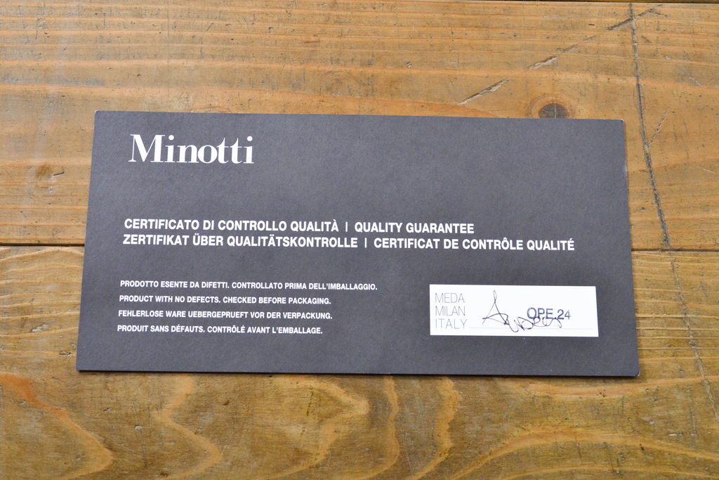 中古　超美品　イタリア　ミノッティ(Minotti)　シンプルモダンなデザインが美しい回転式ダイニングチェア(定価35万円)(回転イス、椅子)(R-061467)