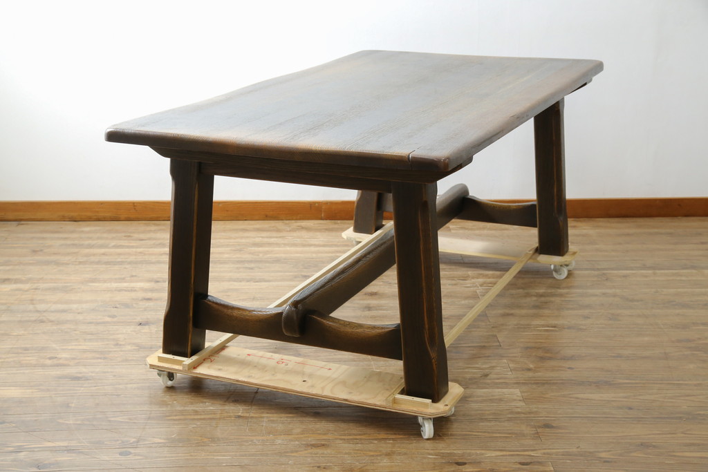 中古　美品　飛騨産業　キツツキ　PROVINCIAL(プロヴィンシャル・プロビンシャル)シリーズ　P32　オーク材　どっしりとした堅牢なつくりと素朴な佇まいが魅力のタバーンテーブル(ダイニングテーブル、4人掛け、6人掛け、食卓、作業台)(R-083319)
