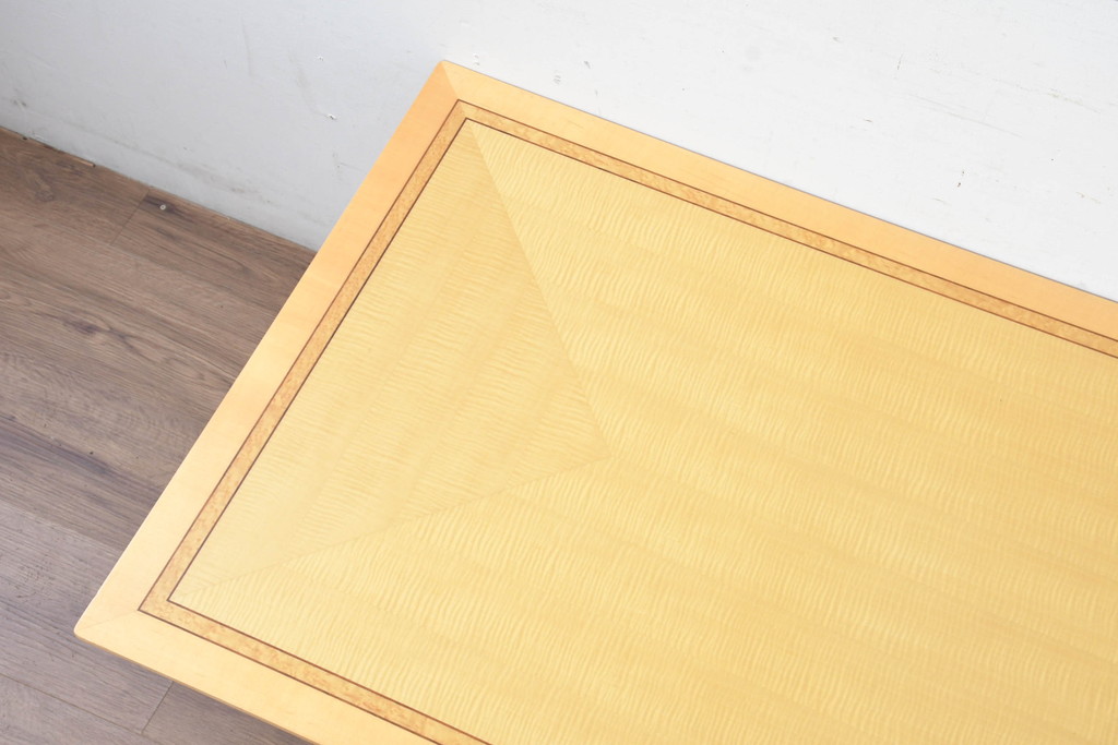 中古　超美品　展示品　IDC大塚家具取り扱い　松創(MATSUSO・マツソウ)　ホワイトシカモア　滑らかで柔らかな白い木肌と浮かび上がる繊細な模様に目を惹かれるローテーブル(センターテーブル、リビングテーブル)(定価約70万円)(R-083358)