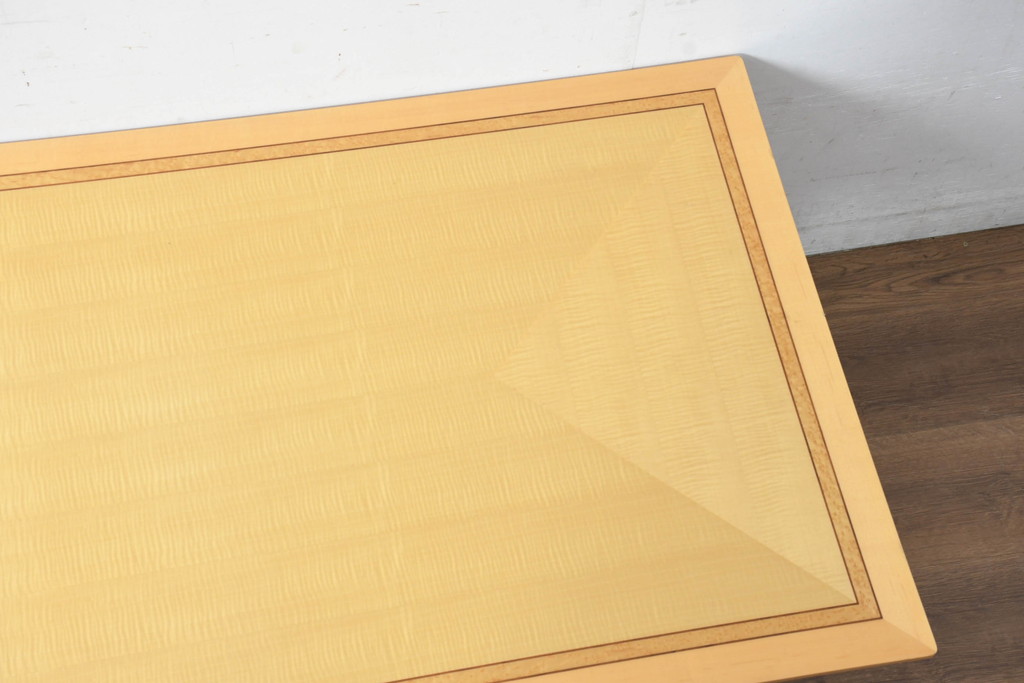 中古　超美品　展示品　IDC大塚家具取り扱い　松創(MATSUSO・マツソウ)　ホワイトシカモア　滑らかで柔らかな白い木肌と浮かび上がる繊細な模様に目を惹かれるローテーブル(センターテーブル、リビングテーブル)(定価約70万円)(R-083358)