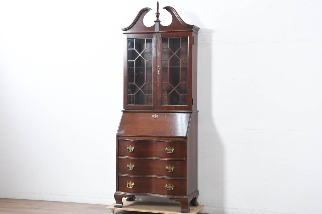 アメリカビンテージ　老舗工房　Jasper Cabinet(ジャスパーキャビネット)社　クラッシックデザインの小振りなビューローブックケース(ライディングビューロー、ライティングデスク、机、ワークデスク、本箱、本棚、飾り棚、収納棚、戸棚、引き出し、在宅用、在宅ワーク用、簿記机、ヴィンテージ)(R-083374)