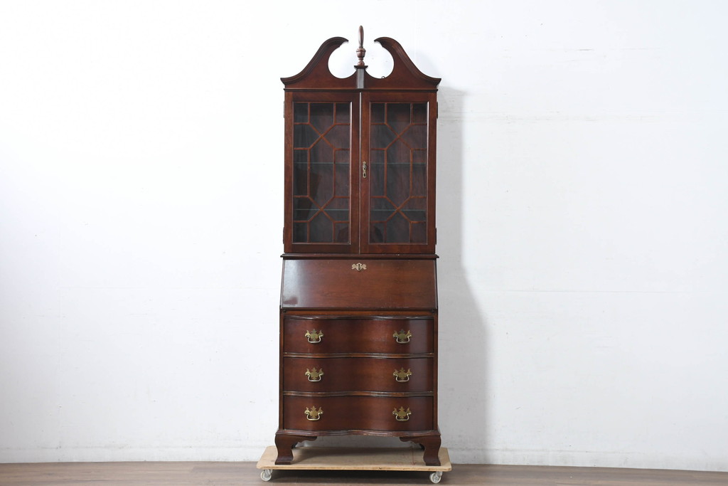アメリカビンテージ　老舗工房　Jasper Cabinet(ジャスパーキャビネット)社　クラッシックデザインの小振りなビューローブックケース(ライディングビューロー、ライティングデスク、机、ワークデスク、本箱、本棚、飾り棚、収納棚、戸棚、引き出し、在宅用、在宅ワーク用、簿記机、ヴィンテージ)(R-083374)