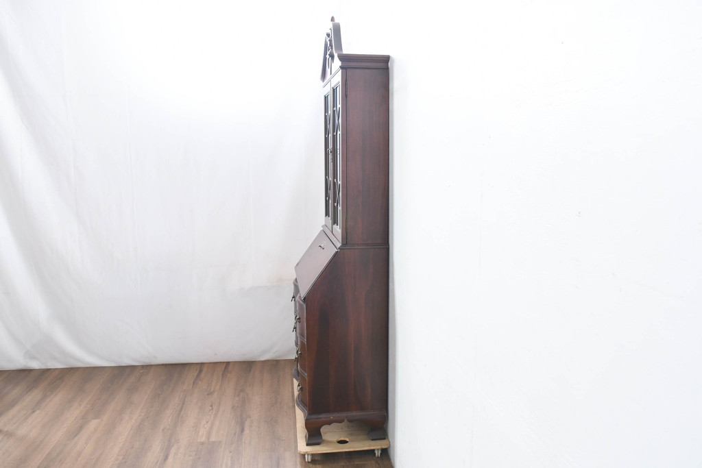 アメリカビンテージ　老舗工房　Jasper Cabinet(ジャスパーキャビネット)社　クラッシックデザインの小振りなビューローブックケース(ライディングビューロー、ライティングデスク、机、ワークデスク、本箱、本棚、飾り棚、収納棚、戸棚、引き出し、在宅用、在宅ワーク用、簿記机、ヴィンテージ)(R-083374)