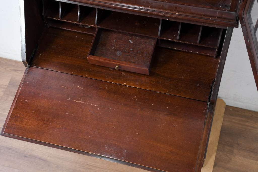 アメリカビンテージ　老舗工房　Jasper Cabinet(ジャスパーキャビネット)社　クラッシックデザインの小振りなビューローブックケース(ライディングビューロー、ライティングデスク、机、ワークデスク、本箱、本棚、飾り棚、収納棚、戸棚、引き出し、在宅用、在宅ワーク用、簿記机、ヴィンテージ)(R-083374)