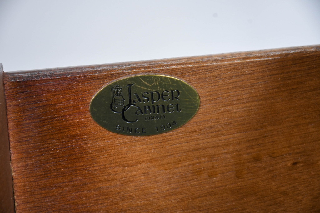 アメリカビンテージ　老舗工房　Jasper Cabinet(ジャスパーキャビネット)社　クラッシックデザインの小振りなビューローブックケース(ライディングビューロー、ライティングデスク、机、ワークデスク、本箱、本棚、飾り棚、収納棚、戸棚、引き出し、在宅用、在宅ワーク用、簿記机、ヴィンテージ)(R-083374)