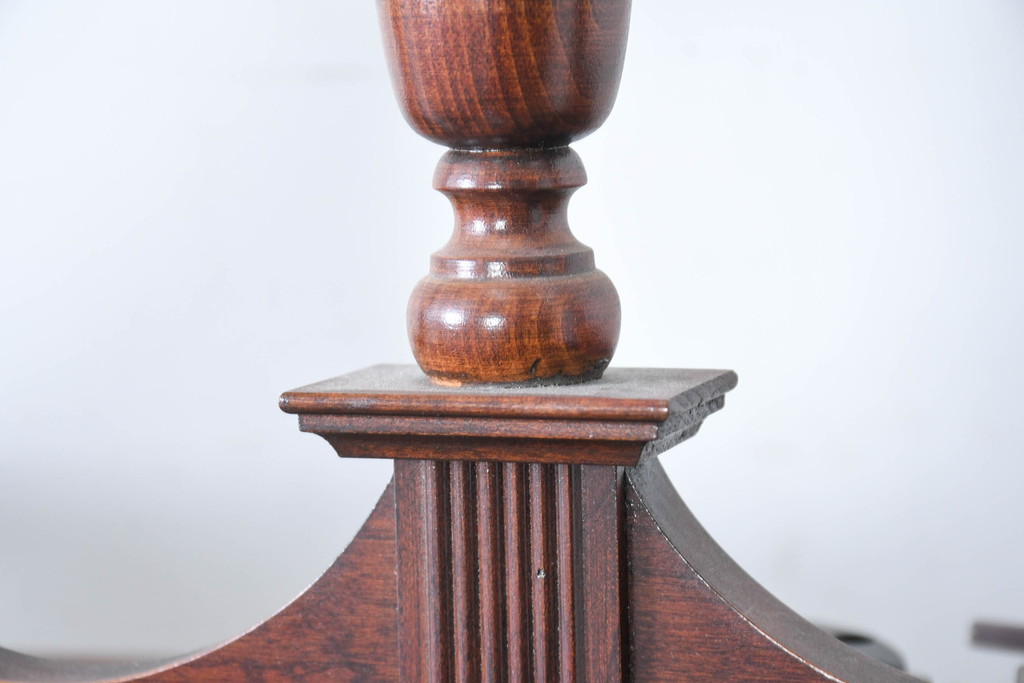 アメリカビンテージ　老舗工房　Jasper Cabinet(ジャスパーキャビネット)社　クラッシックデザインの小振りなビューローブックケース(ライディングビューロー、ライティングデスク、机、ワークデスク、本箱、本棚、飾り棚、収納棚、戸棚、引き出し、在宅用、在宅ワーク用、簿記机、ヴィンテージ)(R-083374)