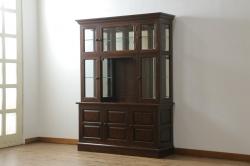 中古　超美品　松本民芸家具　特注品　三面ガラス　シックでクラシカルな佇まいが魅力的なキュリオケース(キャビネット、ガラスケース、ショーケース、飾り棚、食器棚、陳列棚、店舗什器)(定価約96万円)(R-058572)