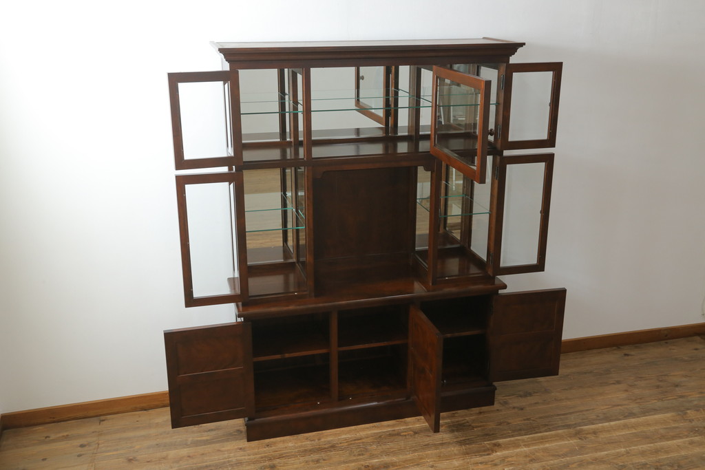 中古　超美品　松本民芸家具　特注品　三面ガラス　シックでクラシカルな佇まいが魅力的なキュリオケース(キャビネット、ガラスケース、ショーケース、飾り棚、食器棚、陳列棚、店舗什器)(定価約96万円)(R-058572)
