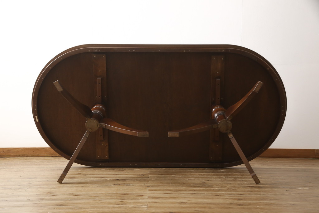 中古　神戸洋家具　メープル不二屋　クラシカルな佇まいが目を引くダイニングテーブル(定価約45万円)(4人掛け、6人掛け)(R-057739)