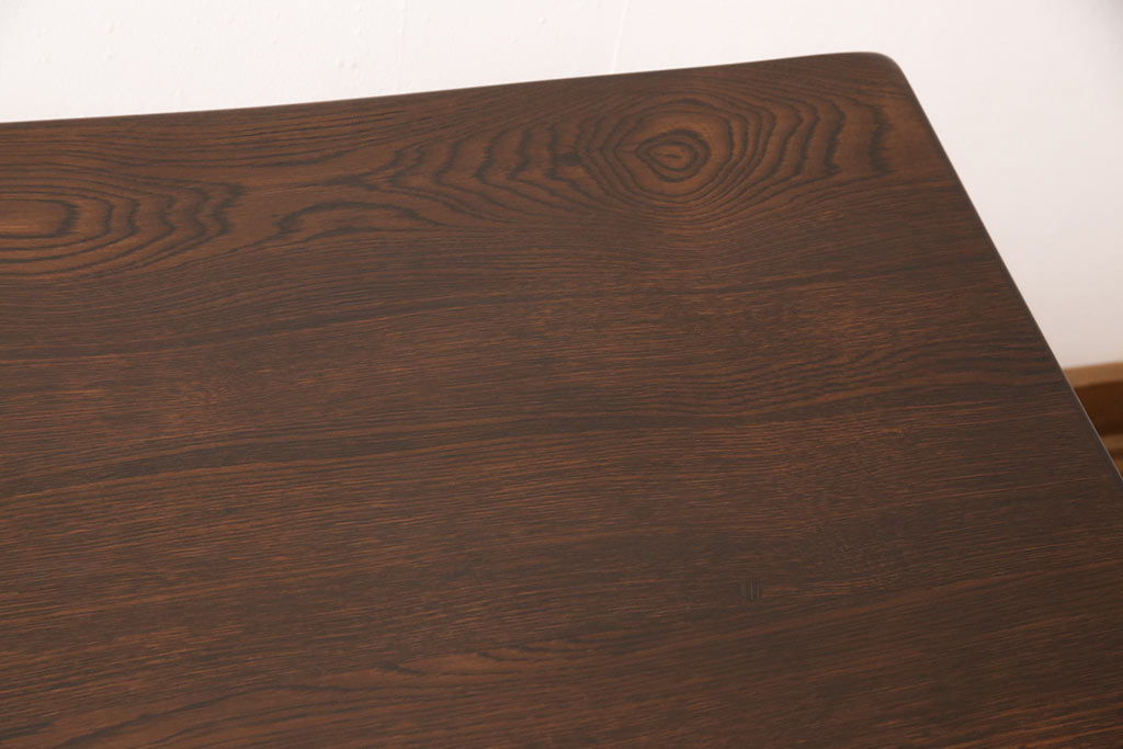 イギリスビンテージ　ニレ材　しなやかな質感のバルボスレッグのダイニングテーブル(カフェテーブル)(R-042206)