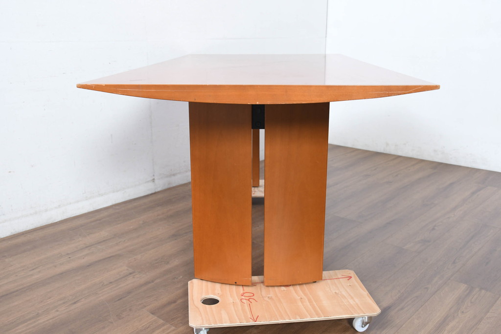 中古　arflex(アルフレックス)　TAVOLO NAVE(タボロ・ナーベ)　空間に調和しながらも存在感を放つダイニングテーブル(4人掛け、4人用、作業台、食卓)(現行定価約55万円)(R-083256)