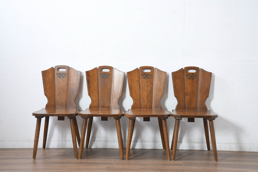 中古　美品　希少な絶版品!!　カリモク家具(karimoku)　ルスティック(RUSTIC)　オーク材　カントリースタイルの空間づくりにおすすめなダイニングチェア4脚セット(板座チェア、椅子、イス、バラ売り可能)(R-083257)