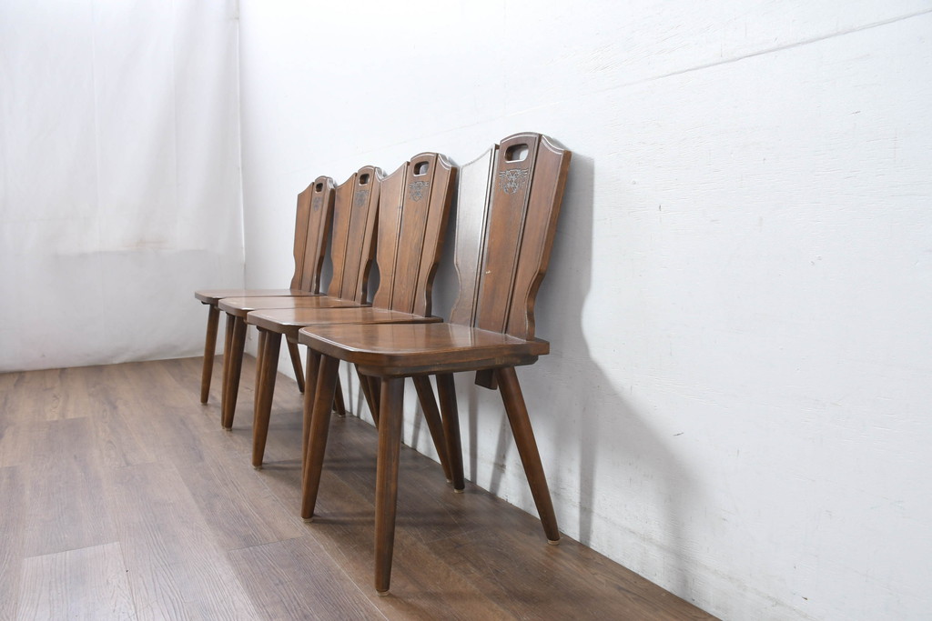 中古　美品　希少な絶版品!!　カリモク家具(karimoku)　ルスティック(RUSTIC)　オーク材　カントリースタイルの空間づくりにおすすめなダイニングチェア4脚セット(板座チェア、椅子、イス、バラ売り可能)(R-083257)