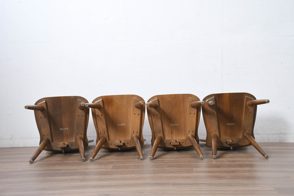 中古　美品　希少な絶版品!!　カリモク家具(karimoku)　ルスティック(RUSTIC)　オーク材　カントリースタイルの空間づくりにおすすめなダイニングチェア4脚セット(板座チェア、椅子、イス、バラ売り可能)(R-083257)