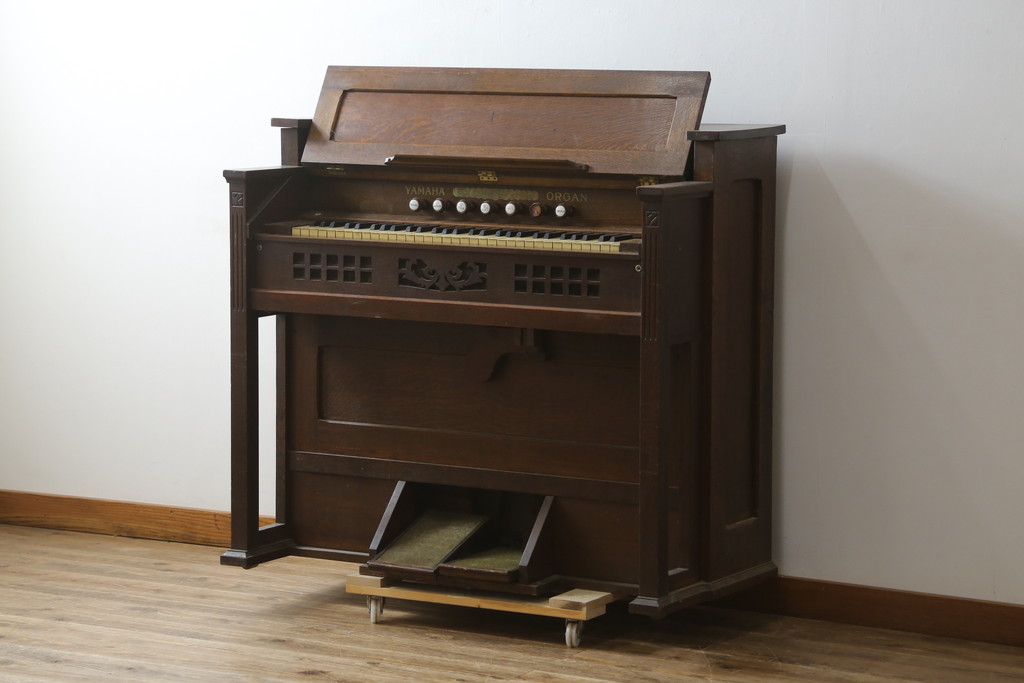 ジャンク品　和製アンティーク　昭和初期　YAMAHA(山葉・ヤマハ)　クラシカルなデザインが目を引く上質な楢(ナラ)材のオルガン(オブジェ、ディスプレイ)(R-083123)