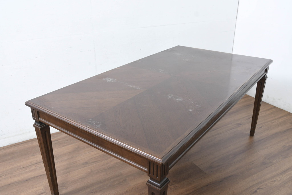 中古　カリモク家具(karimoku)　domani(ドマーニ)　QUEENS LIFE (クイーンズライフ)　ヒッコリーブラウン　落ち着いた色合いと細部に宿る丁寧な作りがお部屋を優雅に演出するダイニングテーブル(食卓、4人掛け、4人用)(定価約32万円)(R-083232)