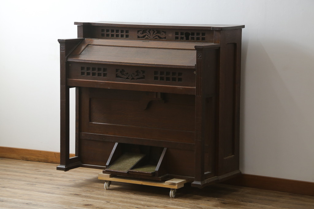 ジャンク品　和製アンティーク　昭和初期　YAMAHA(山葉・ヤマハ)　クラシカルなデザインが目を引く上質な楢(ナラ)材のオルガン(オブジェ、ディスプレイ)(R-083123)