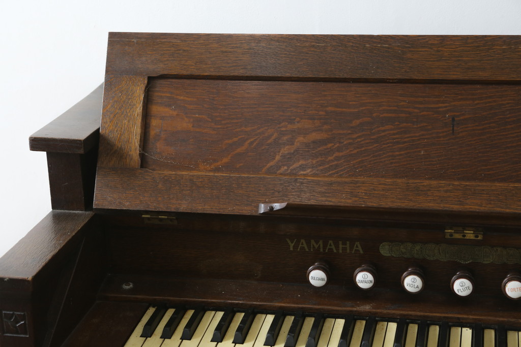 ジャンク品　和製アンティーク　昭和初期　YAMAHA(山葉・ヤマハ)　クラシカルなデザインが目を引く上質な楢(ナラ)材のオルガン(オブジェ、ディスプレイ)(R-083123)
