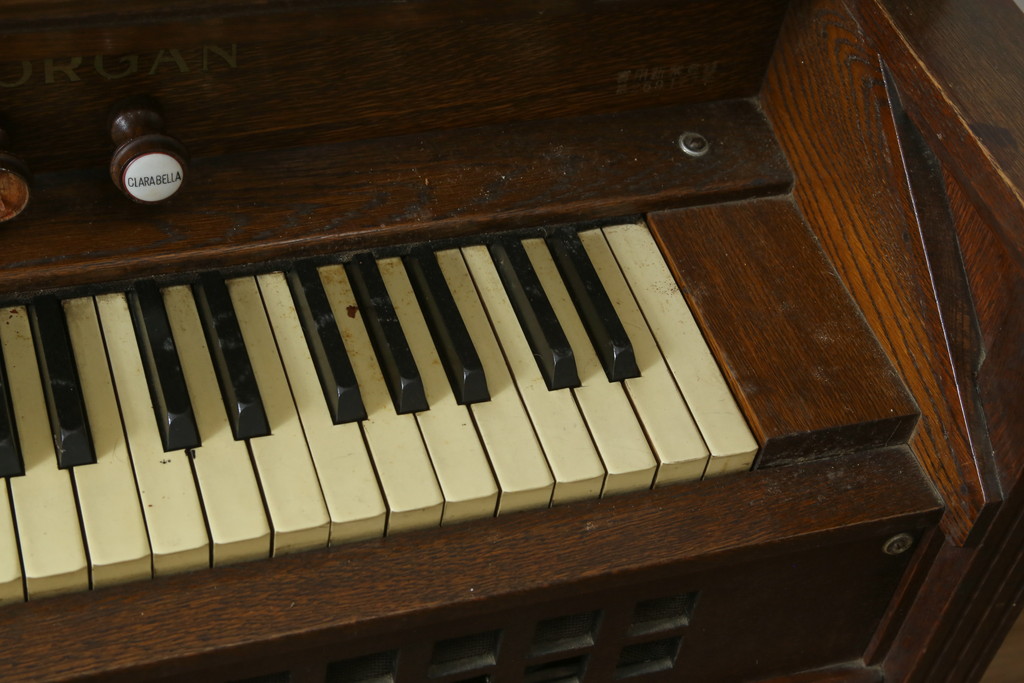 ジャンク品　和製アンティーク　昭和初期　YAMAHA(山葉・ヤマハ)　クラシカルなデザインが目を引く上質な楢(ナラ)材のオルガン(オブジェ、ディスプレイ)(R-083123)
