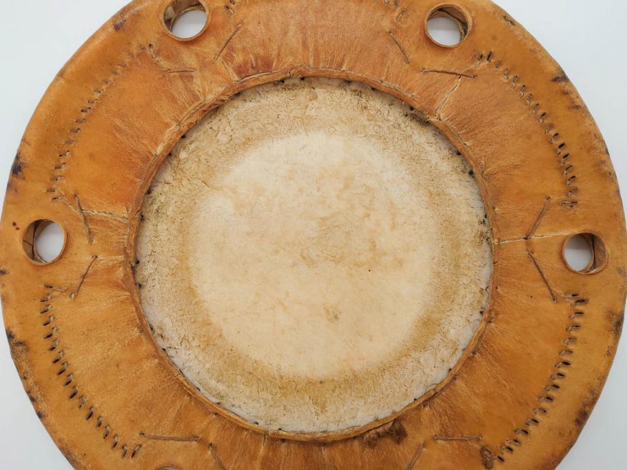 金の松の図が見事な小鼓(金蒔絵、つづみ、鼓胴、革一組2枚、調緒、横調べ、縦調べ、小締、和楽器、打楽器、雅楽、能楽)(R-076855)