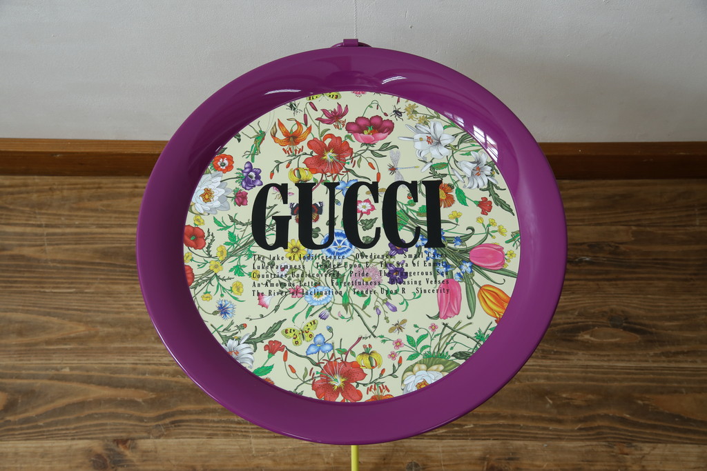 中古　超美品!!　GUCCI(グッチ)　Flora(フローラ)プリント　インテリアに映えるフォールディングメタルトレイ(サイドテーブル、花台、飾り台)(定価約25万7千円)(R-083321)