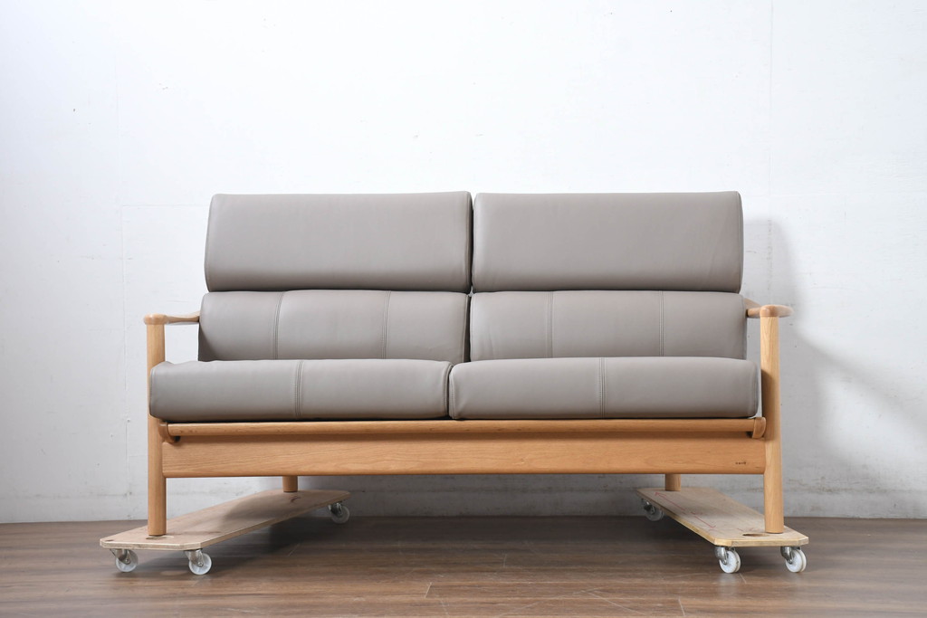 中古　超美品　展示品　浜本工芸　オーク材　スムース皮革　ナチュラルインテリアにおすすめのローバック2人掛けソファ(二人掛け、2P、レザー)(定価約37万円)(R-083230)　