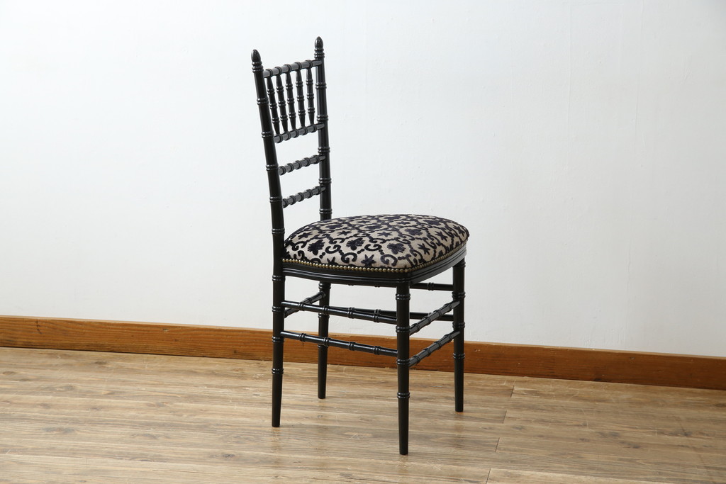 中古　超美品!!　グッチ(GUCCI)　GGジャカード　グッチを象徴するビー(ハチ)&スターモチーフのファブリックがおしゃれなキアヴァリチェア(ダイニングチェア、椅子、イス)(定価約37万4千円)(R-083320)
